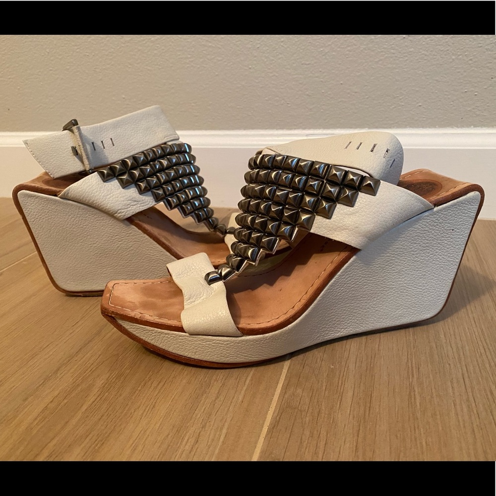 Vero Cuoio Modern Vintage white leather wedges
